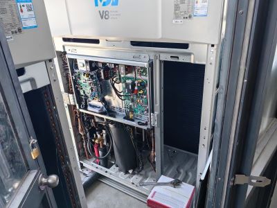 美的空調(diào)外機