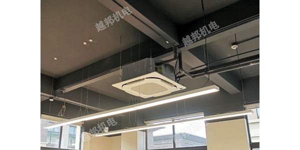 中央空調面板上有小水珠嗎？