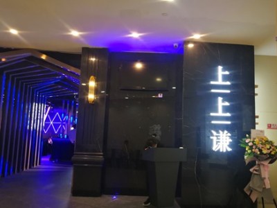 新梅廣場(chǎng)上上謙格力中央空調安裝工程