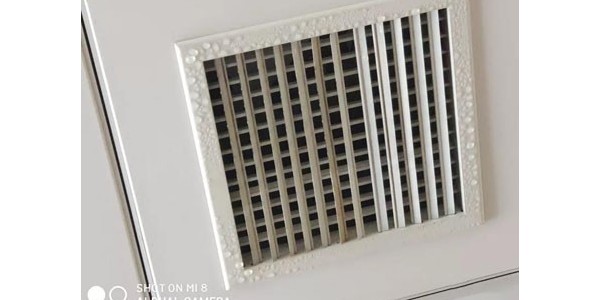 辦公室中央空調的風(fēng)口有很多水珠，是怎么回事？
