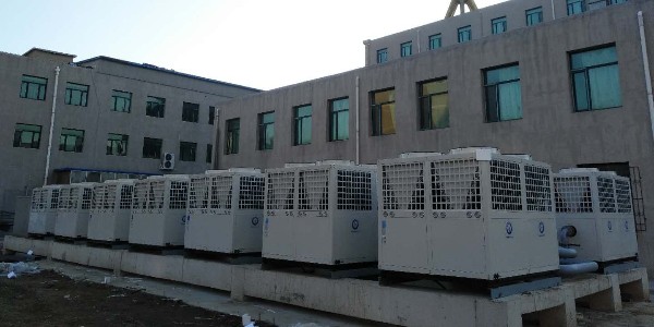 280噸泳池工程用空氣源熱泵，每噸熱水成本僅5元