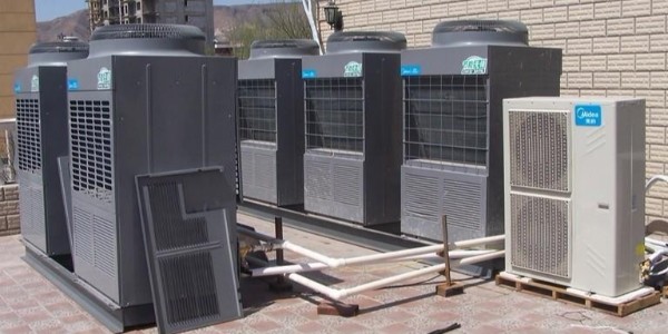 空氣能熱水器廣泛應用于各大院校 決定其價(jià)格的因素有哪些？