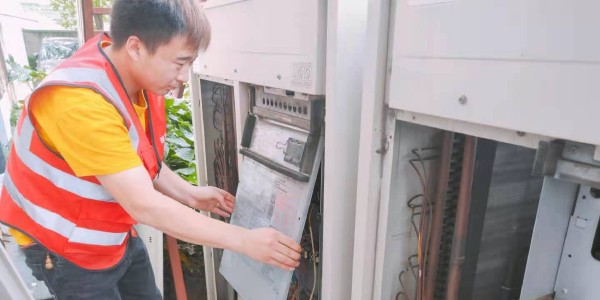 中央空調如何保養清洗？專(zhuān)業(yè)維護指南