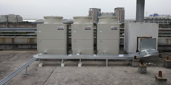 中央空調氟安裝制冷機組進(jìn)水，就這樣處理！