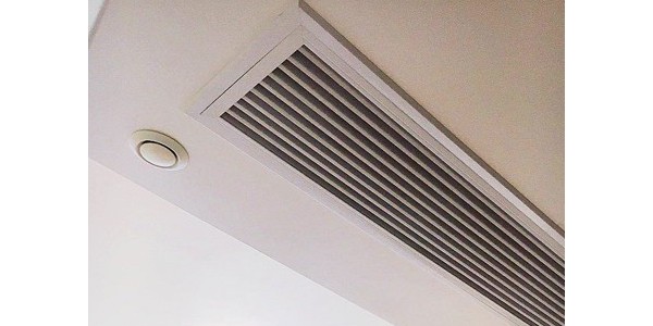 中央空調風(fēng)板上為什么會(huì )有水珠？