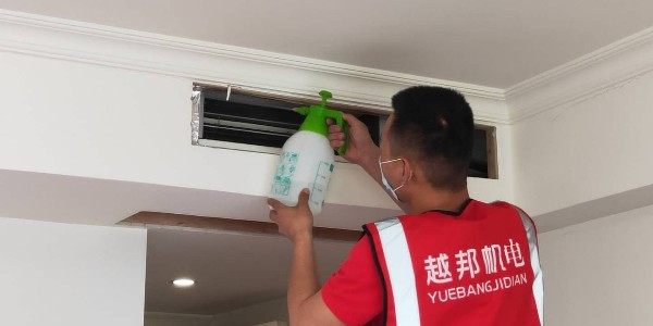 清洗中央空調風(fēng)口和濾網(wǎng)，誰(shuí)都可以嗎-上海中央空調維護保養
